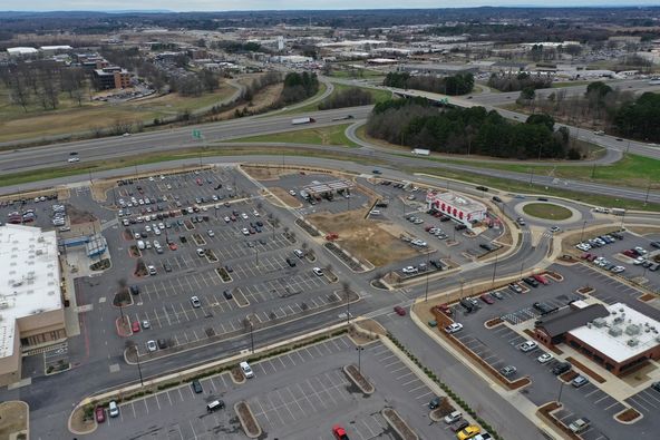 Outparcel - Lewis Crossing Shopping Center: 1200 S Amity Rd, Conway, AR 72032